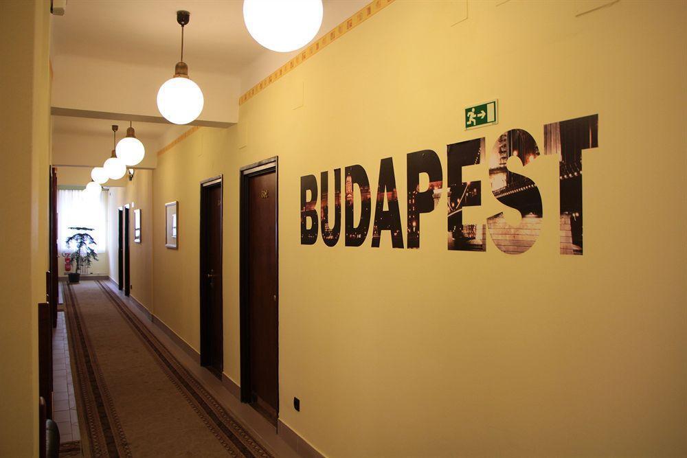 Hotel Metro Budapeste Exterior foto